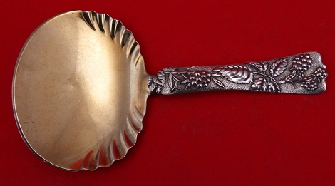 Bon Bon Spoon GW  solid  w/ raspberry motif  5 1/8